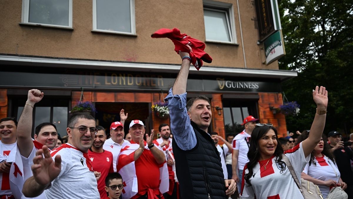 Şota Arveladze, Gürcistan taraftarlarıyla bir araya geldi