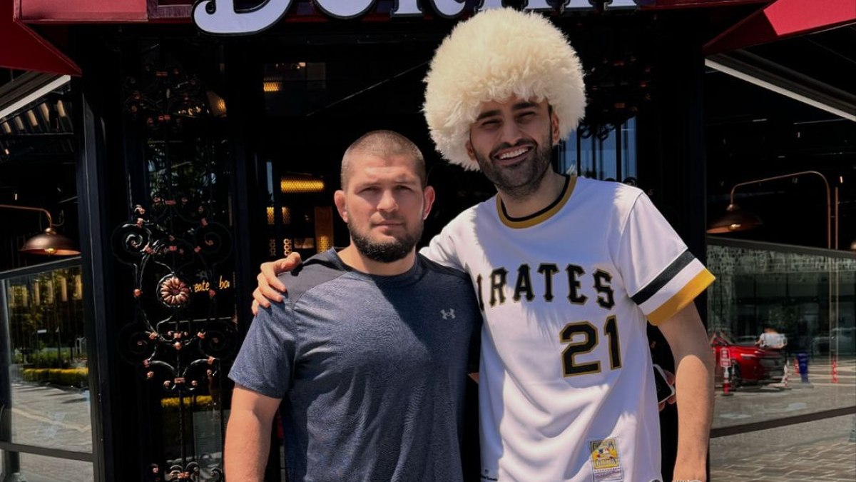 CZN Burak, yeni mekanında Khabib Nurmagomedov'u ağırladı