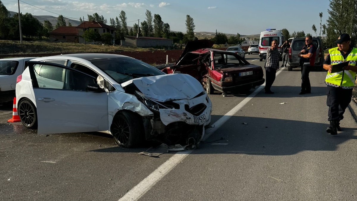 Afyonkarahisar'da meydana gelen kazada 1 kişi öldü, 7 kişi yaralandı