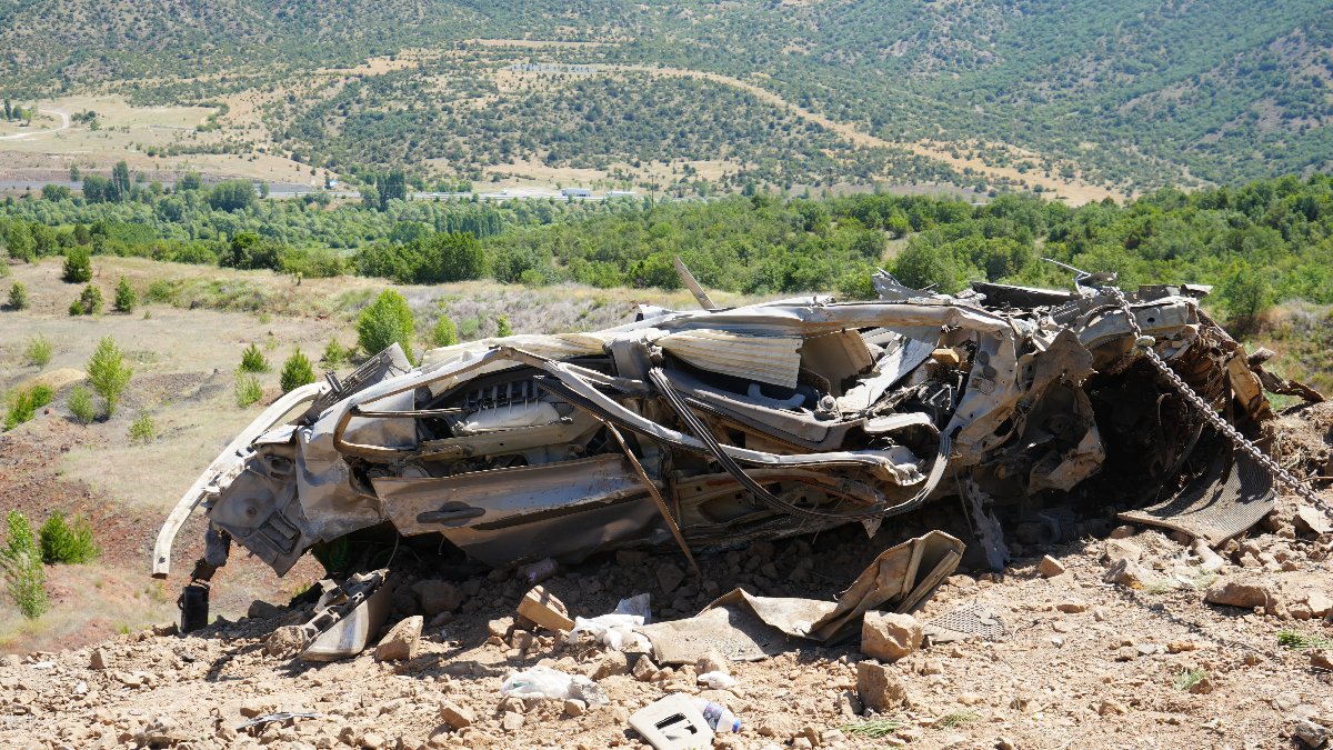 Çankırı'da freni boşalan tırdaki beton bloklar otomobilin üzerine devrildi: 1 ölü, 1 ağır yaralı