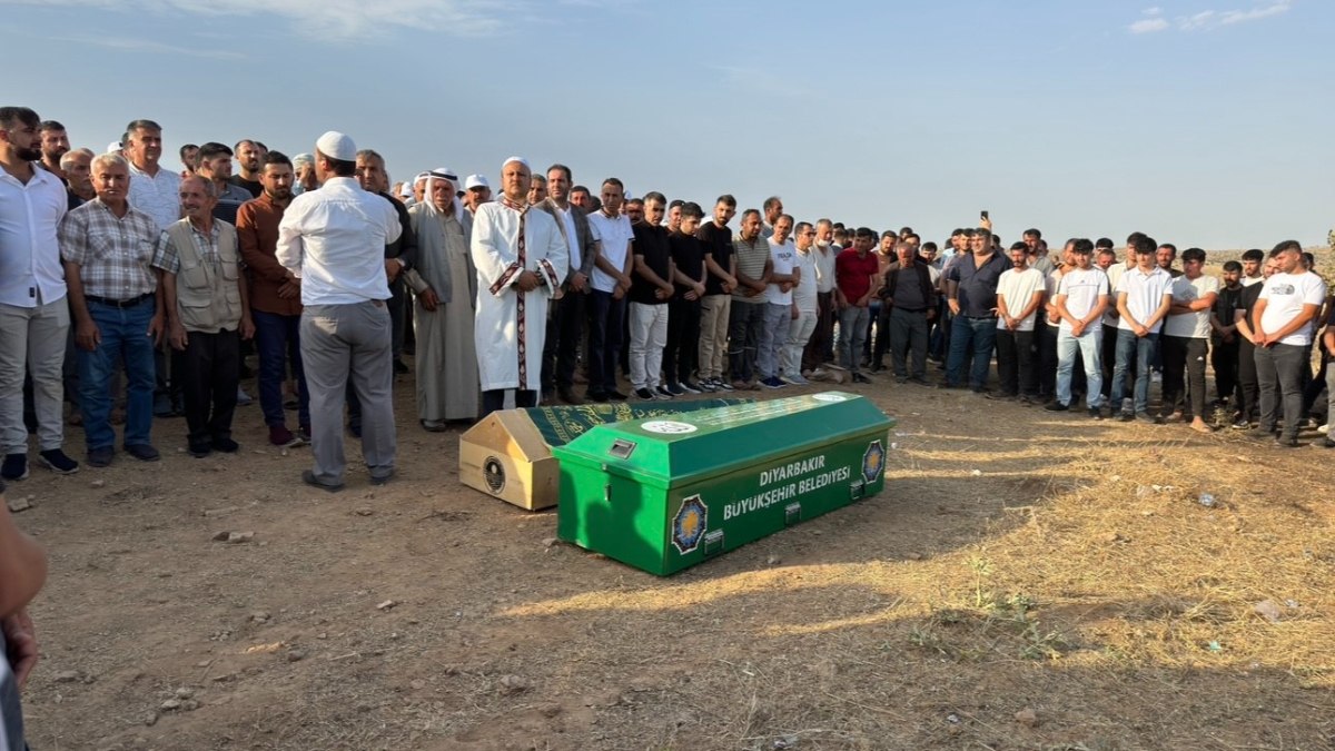 Mardin’deki yangında hayatını kaybeden 8 vatandaş defnedildi