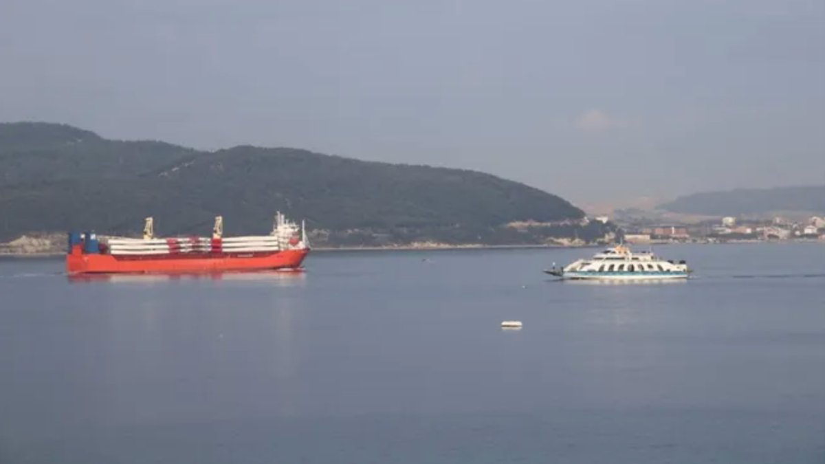 Çanakkale Boğazı gemi arızası nedeniyle tek yönlü trafiğe kapatıldı