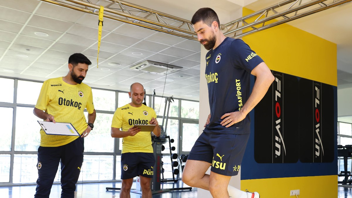 Fenerbahçe futbolcuları kuvvet ve esneklik testlerinden geçti