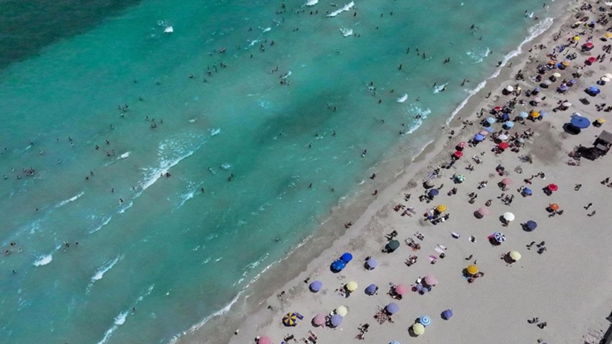 Çeşme, bayram tatilinde nüfusunun 24 katı tatilci ağırladı