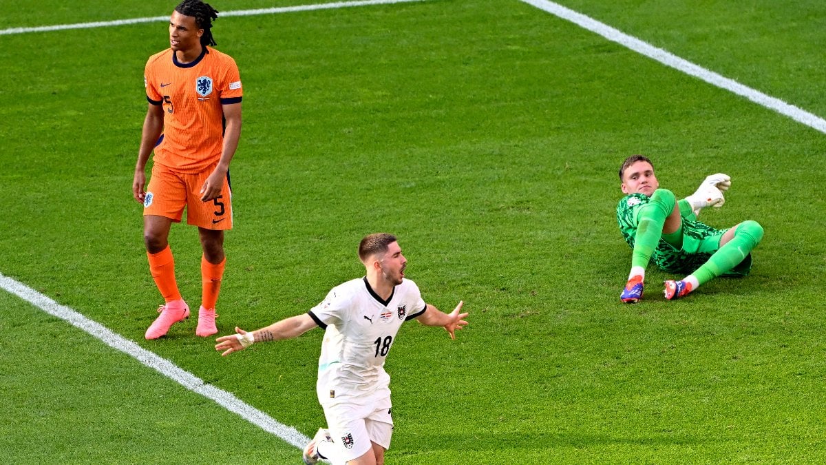 Avusturya, Hollanda'yı üç golle devirdi
