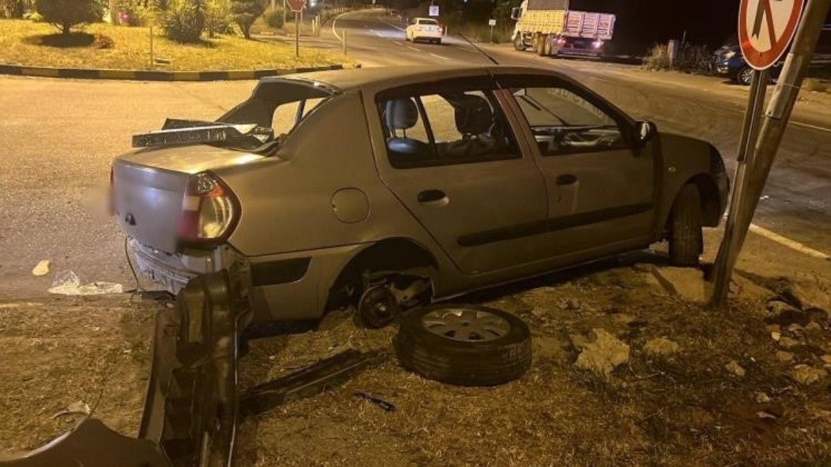 Zonguldak'ta yolcu otobüsü kavşakta otomobille çarpıştı: 4 yaralı