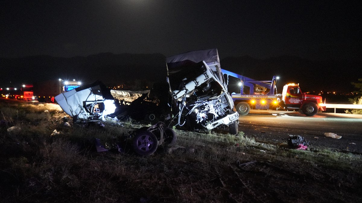 Niğde'de zincirleme trafik kazası: 3 ölü, 4 yaralı