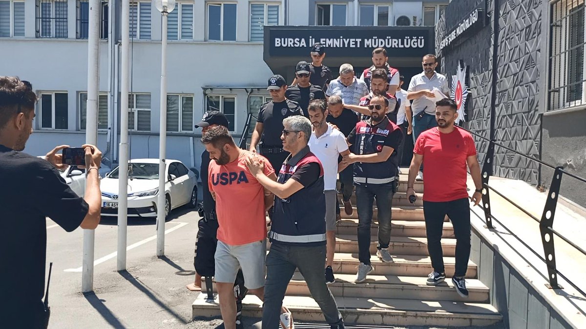 Bursa'da besicileri dolandıran 4 kişi yakalandı