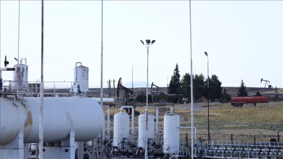 PKK/YPG'den Suriye'de petrol gasbı: Yılda 2,5 milyar dolar örgüt kasasına aktarılıyor