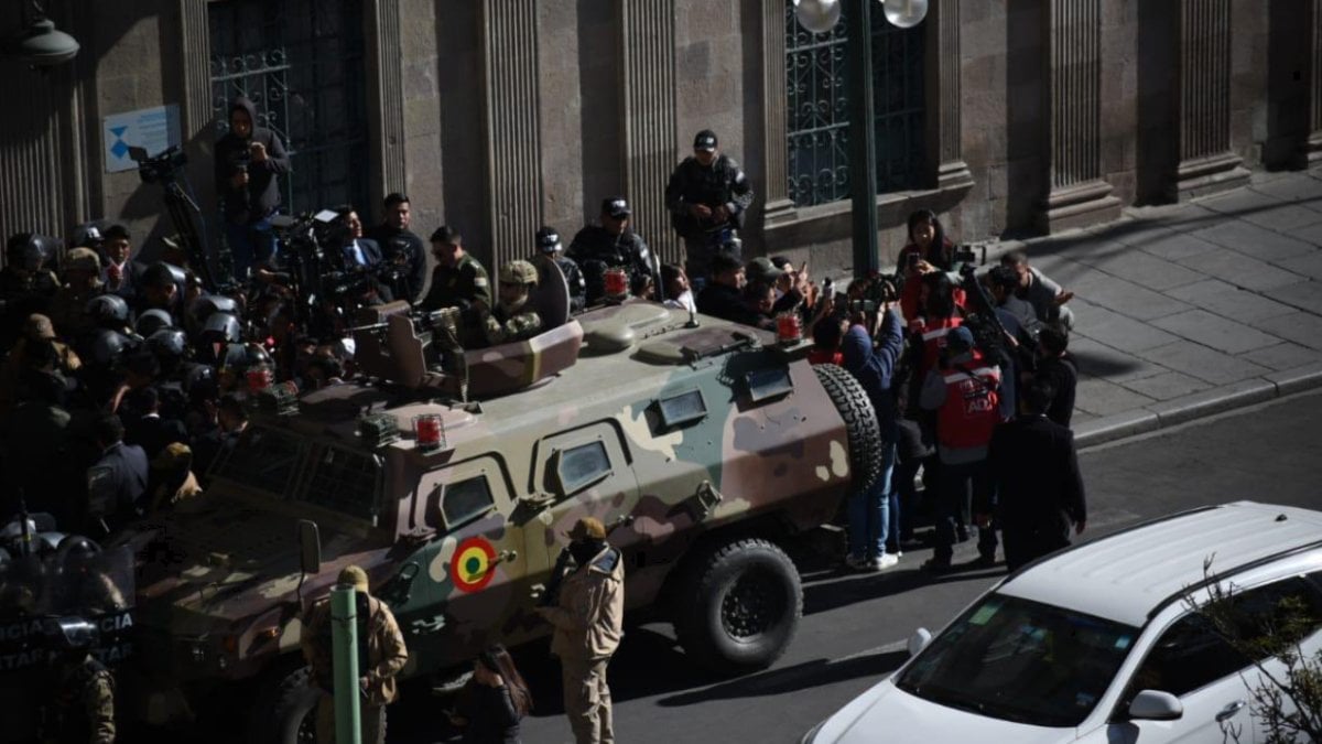 Bolivya'da askeri darbe krizi: Askerler Cumhurbaşkanlığı Sarayını Bastı