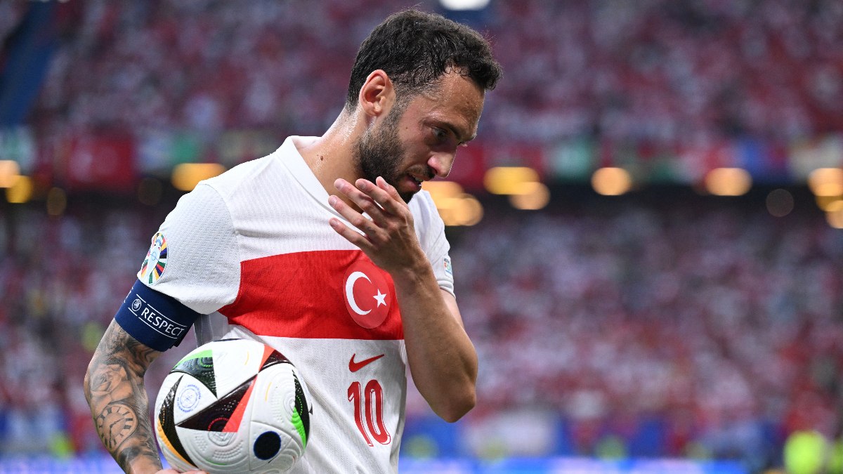 Hakan Çalhanoğlu ve Samet Akaydin cezalı duruma düştü