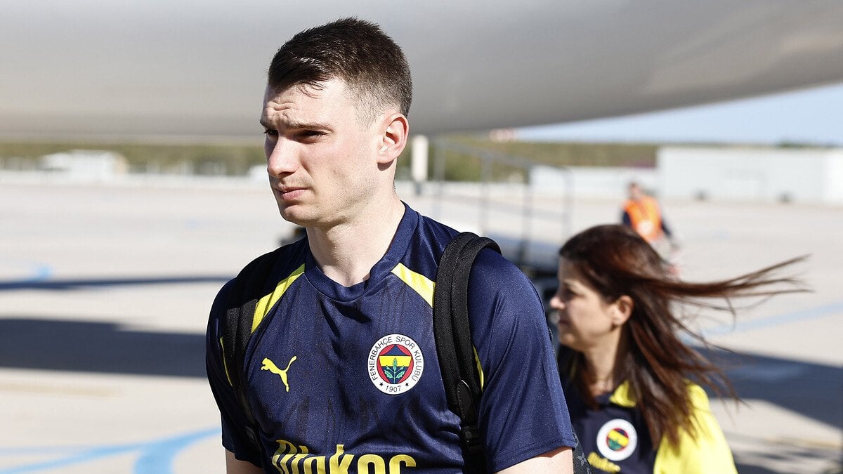 Livakovic, Fenerbahçe'de kalacak mı? Kararını verdi