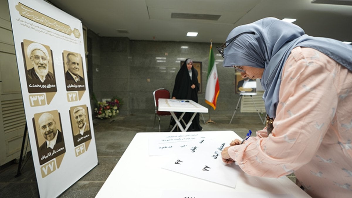 İran'da devrimden bu yana en düşük katılımlı seçim yapıldı