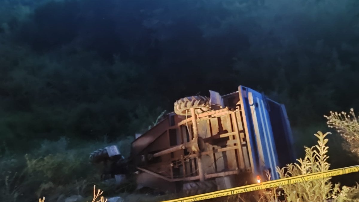 Karabük'te tarım aracı şarampole devrildi: 1 ölü 6 yaralı