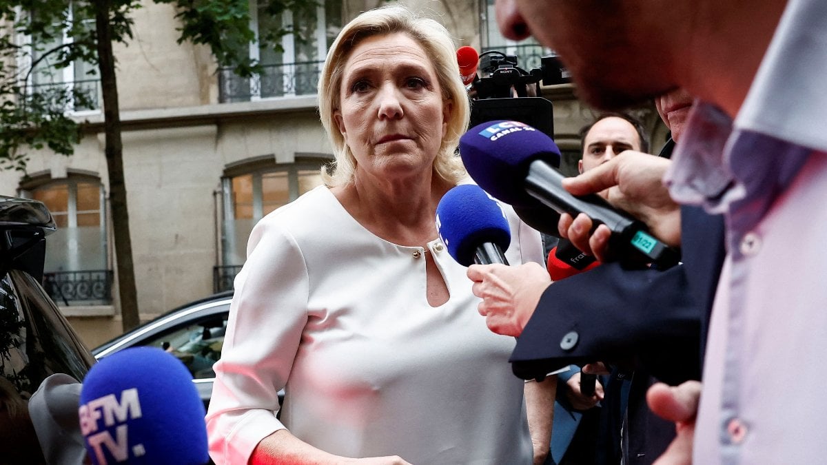 Fransa’da Le Pen’e karşı dayanışma: 207 vekil adayı çekildi