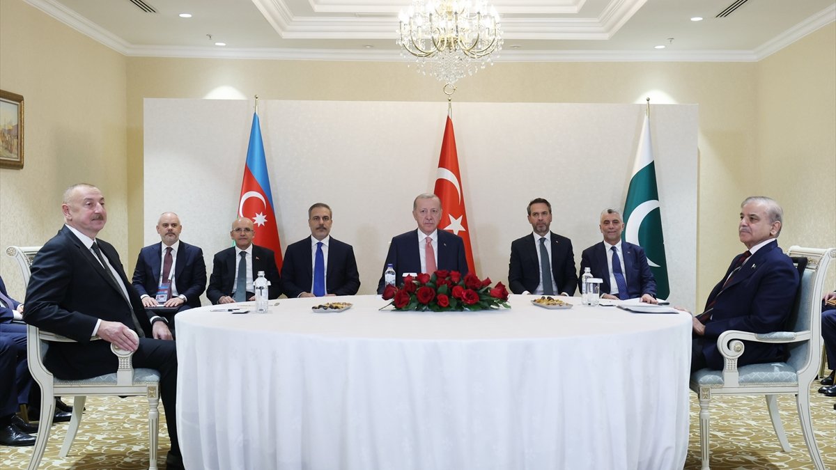 Astana'da Azerbaycan, Pakistan ve Türkiye 3'lü zirvesi