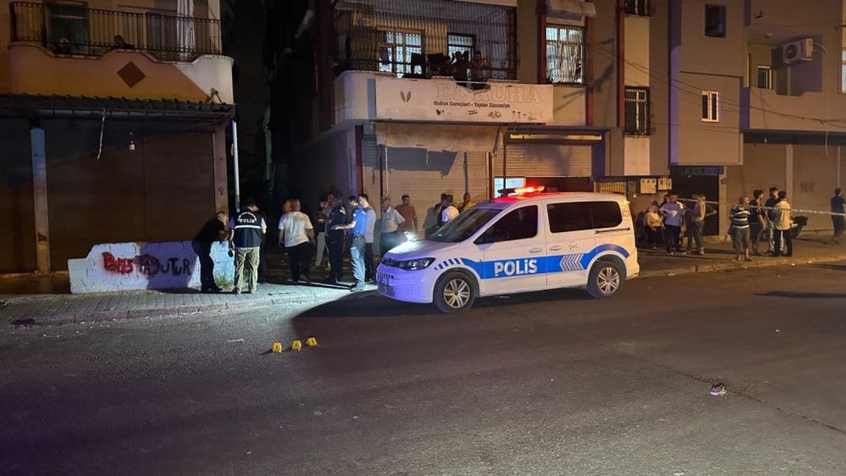 Adana'da marketten çıkıp silahlı kavganın ortasında kalan bir kişi öldü