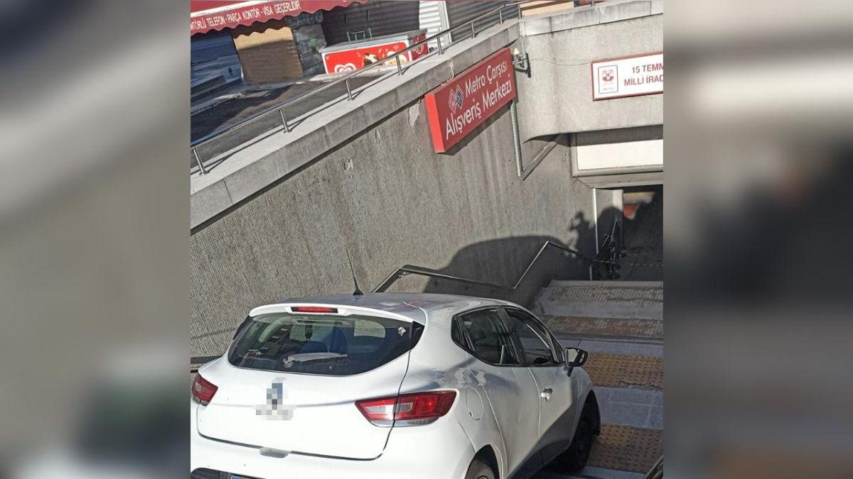Ankara'da alkolü sürücü aracı ile metro girişine düştü
