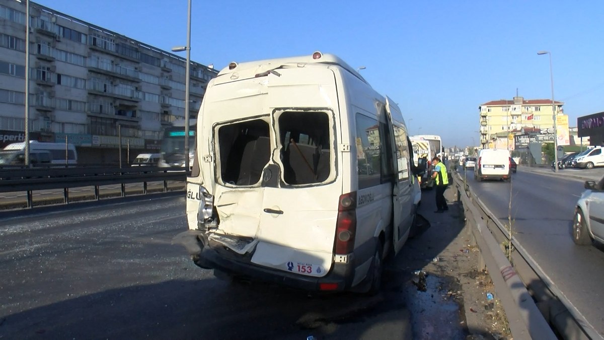 İstanbul'da Yol Tartışması Zincirleme Kazaya Sebep Oldu: 13 Yaralı