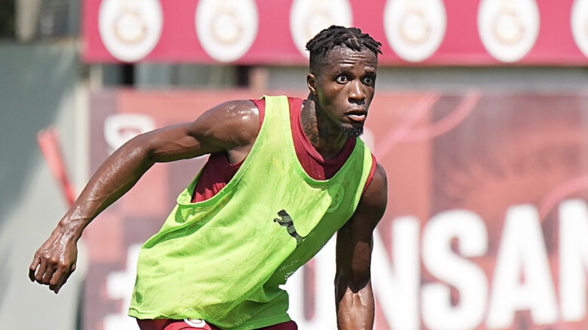 Wilfried Zaha, idmanlardaki hırslı görüntüsüyle dikkat çekiyor