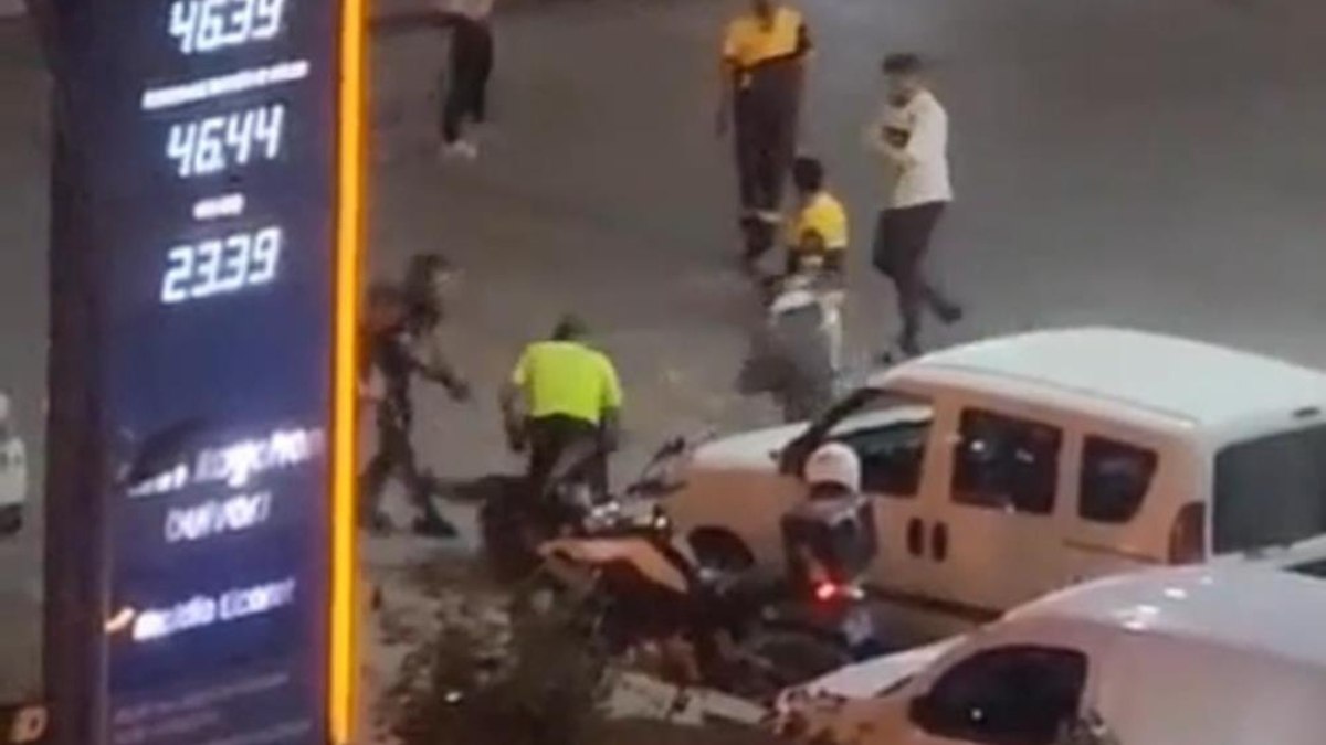 Malatya'da ceza kesilen sürücü ile trafik polisinin kavgası kamera