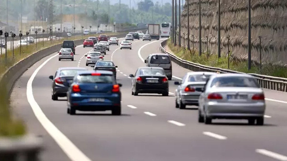 Sürücüler dikkat: Bakanlık duyurdu, yollarda yeni dönem başlıyor!