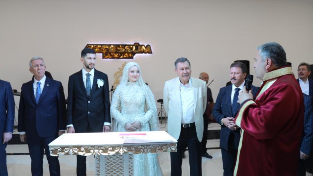 Mansur Yavaş ile Melih Gökçek nikah şahidi oldu