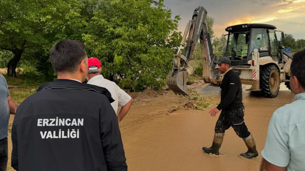 Erzincan’da sağanak yağış etkili oldu