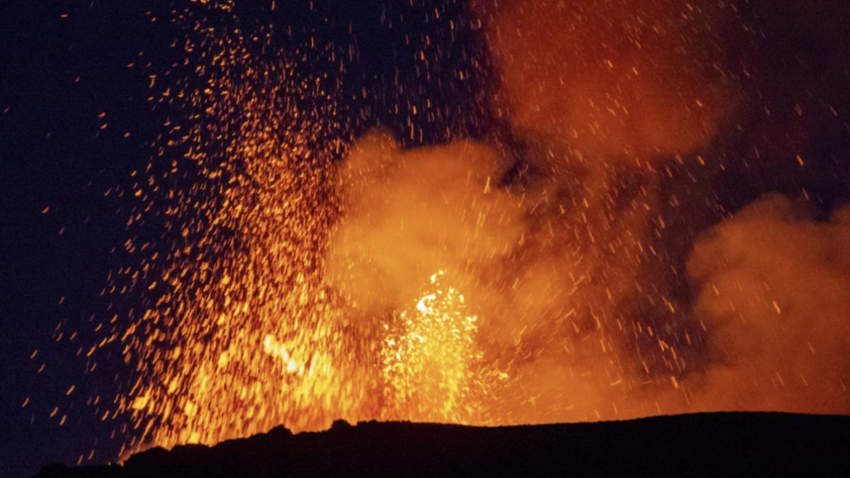 İtalya'da Etna Yanardağı yine lav püskürttü