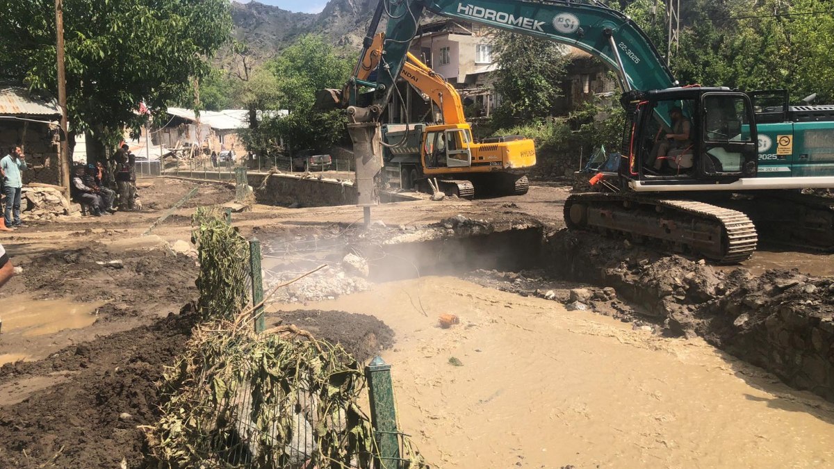 Erzurum'da sel felaketi sonrası yaralar sarılıyor