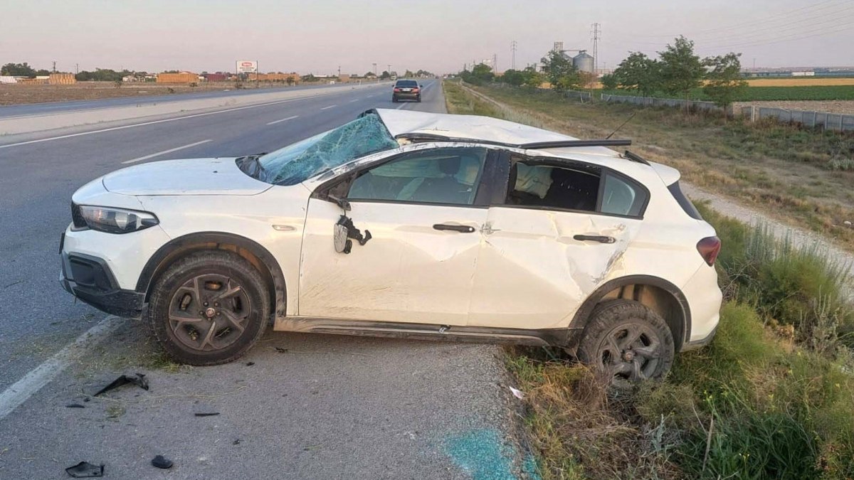 Konya'da otomobil yoldan çıktı: 5 yaralı