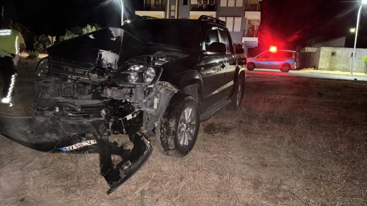 Antalya'da kaza yapan şahıs aracını bırakıp gitti