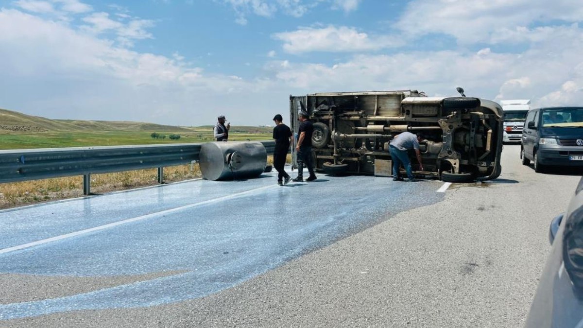 Erzurum'da yüzlerce litre süt yola döküldü