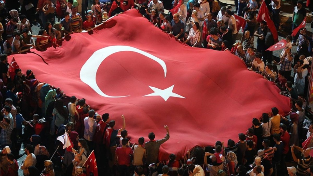 15 Temmuz mesajları 2024! En yeni ve anlamlı 15 Temmuz Demokrasi ve Milli Birlik Günü kutlama sözleri...