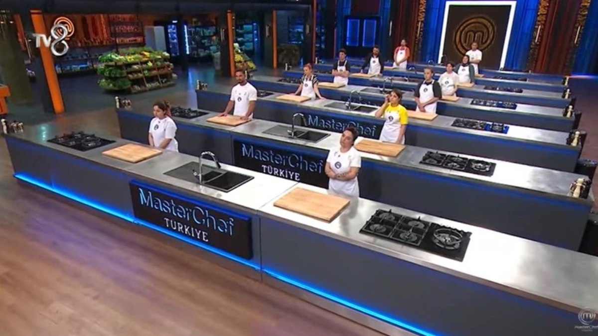 MasterChef ana kadronun 3. ismi belli oldu! İşte önlüğü alan yarışmacı...