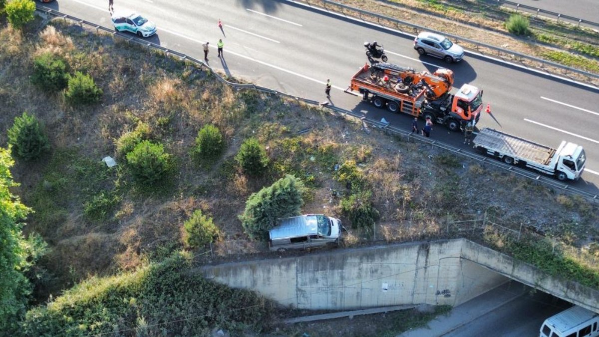 Düzce'de minibüs şarampole uçtu: 1 ölü 2 yaralı