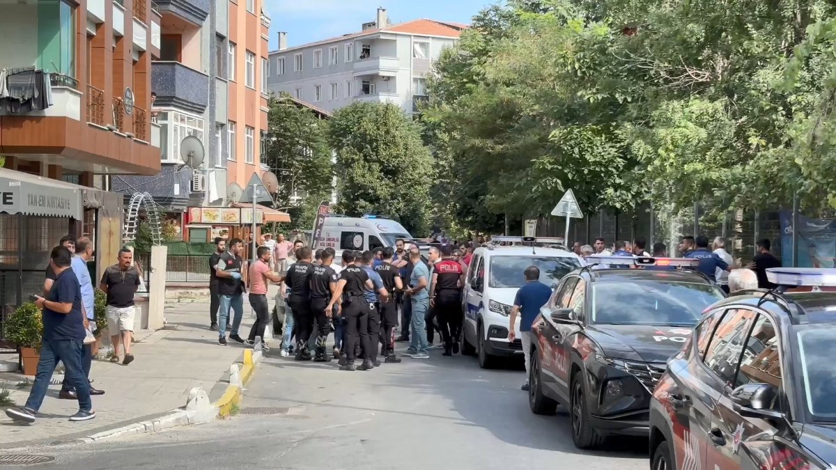 Küçükçekmece'de akrabaların silahlı kavgası: 1’i ağır 10 yaralı