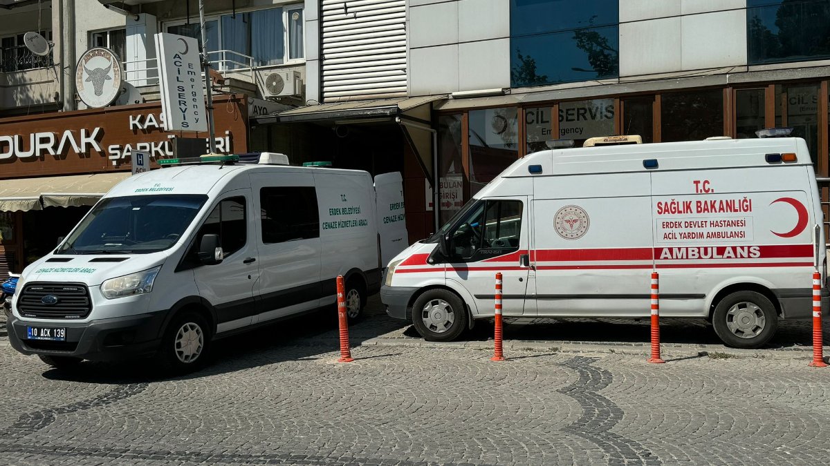 Balıkesir'de denize giren 2 kişi boğuldu