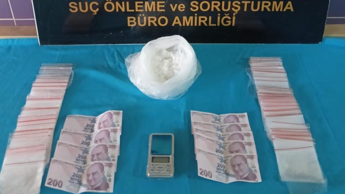 Bursa'da polisten kaçan motosikletli, 1 kiloluk uyuşturucu ile yakalandı