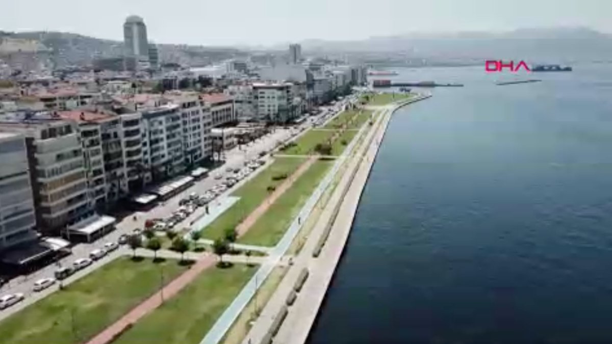 İzmir'de sıcak hava sakinliği: Cadde ve sokaklar boş kaldı