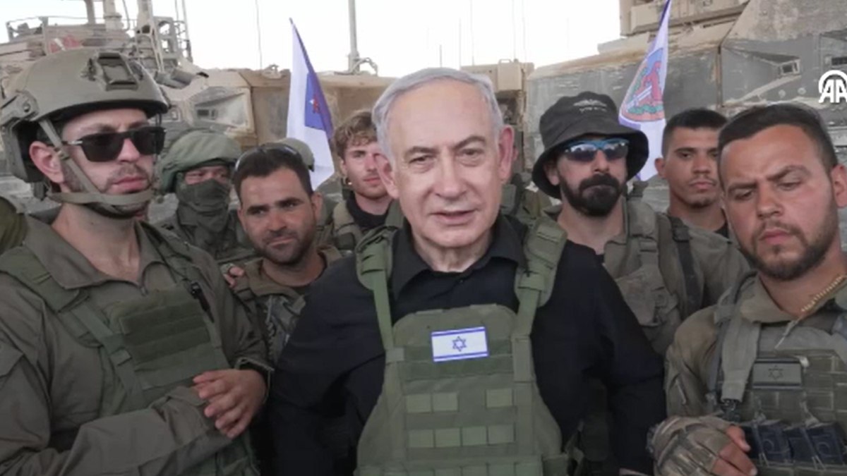 Netanyahu Refah sınırındaki askerlerini ziyaret etti