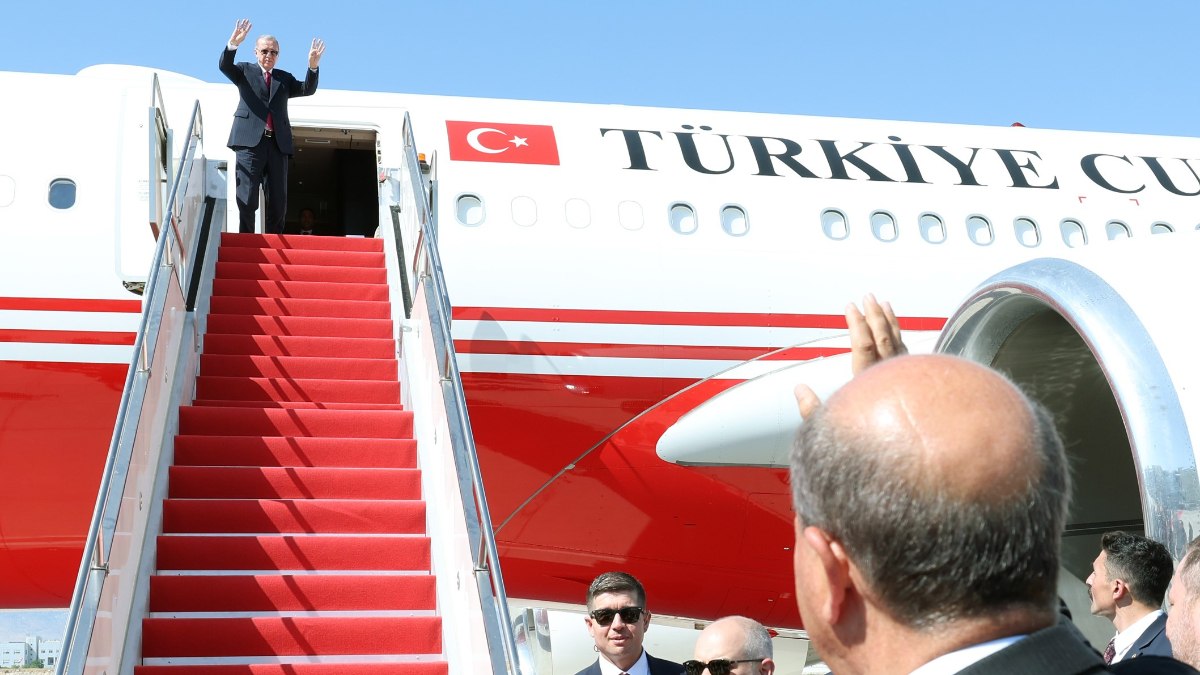 Cumhurbaşkanı Erdoğan KKTC'den ayrıldı