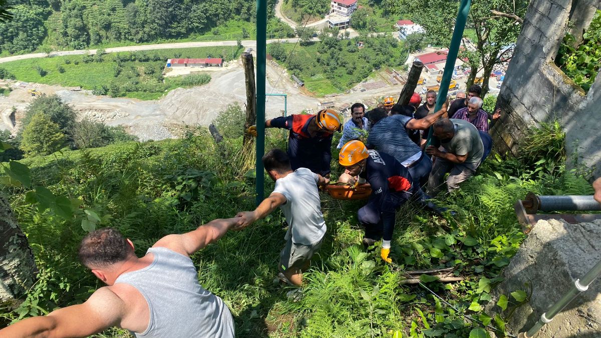 Rize'de çay yüklediği teleferikte akıma kapılan çiftçi ağır yaralandı