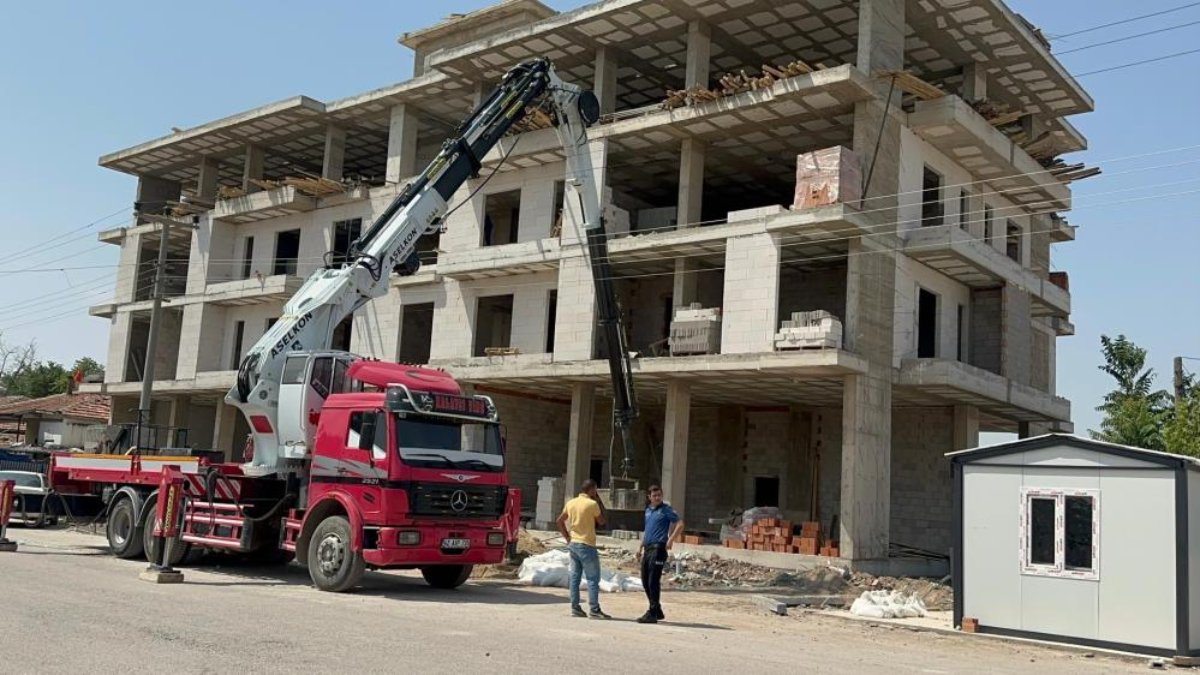 Aksaray'da elektrik akımına kapılan 2 inşaat işçisi yaşam savaşı veriyor