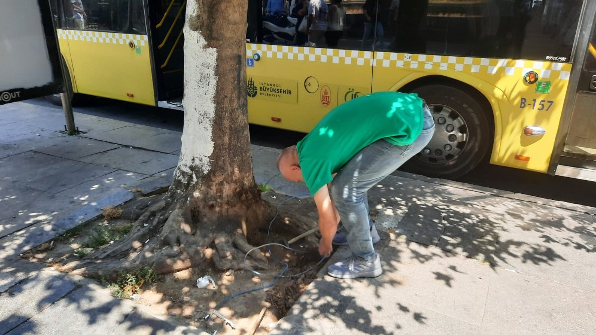 Fatih'te kaldırımda açık halde bulunan kablolar korkuttu