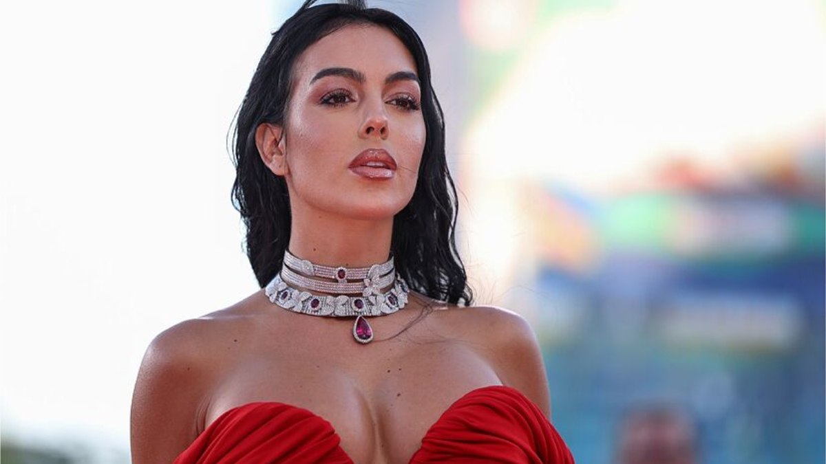 Ronaldo'nun sevgilisi Georgina Rodriguez'den bikinili pozlar!