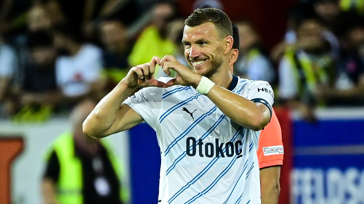 Edin Dzeko yaptığı hat-trick ile tarihe geçti