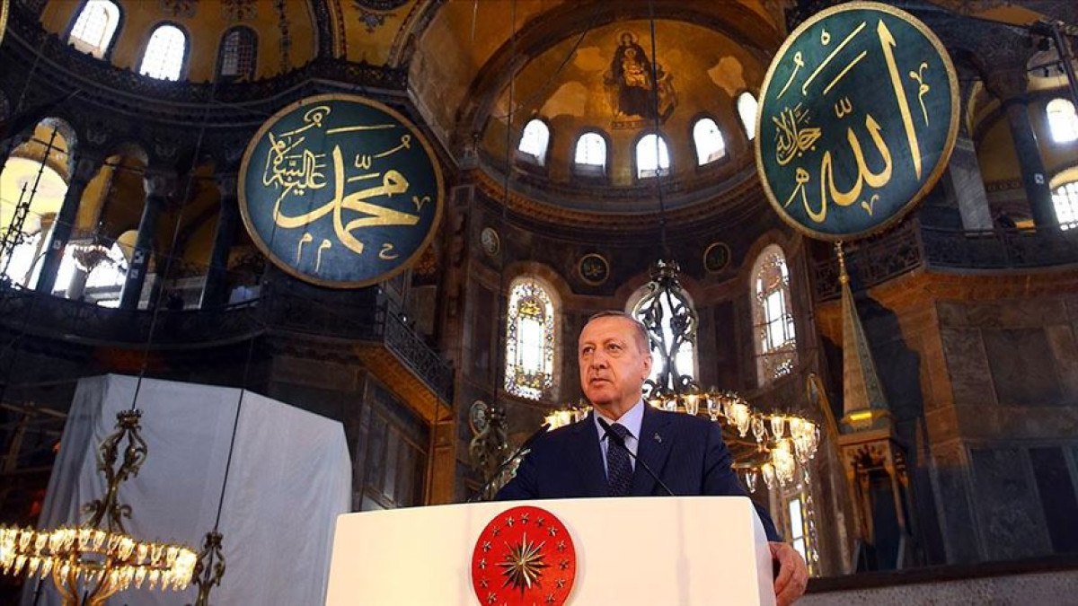 Cumhurbaşkanı Erdoğan: Ayasofya'nın dirilişi tekrar hayırlı olsun