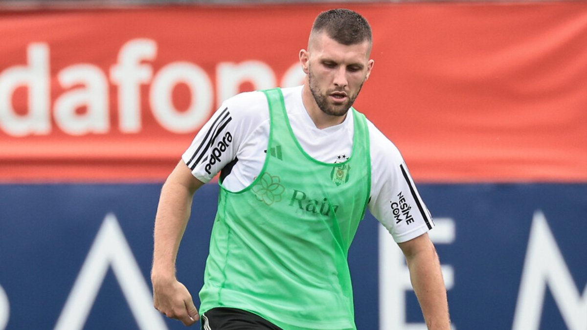 Beşiktaş, Ante Rebic'i kadro dışında bıraktı