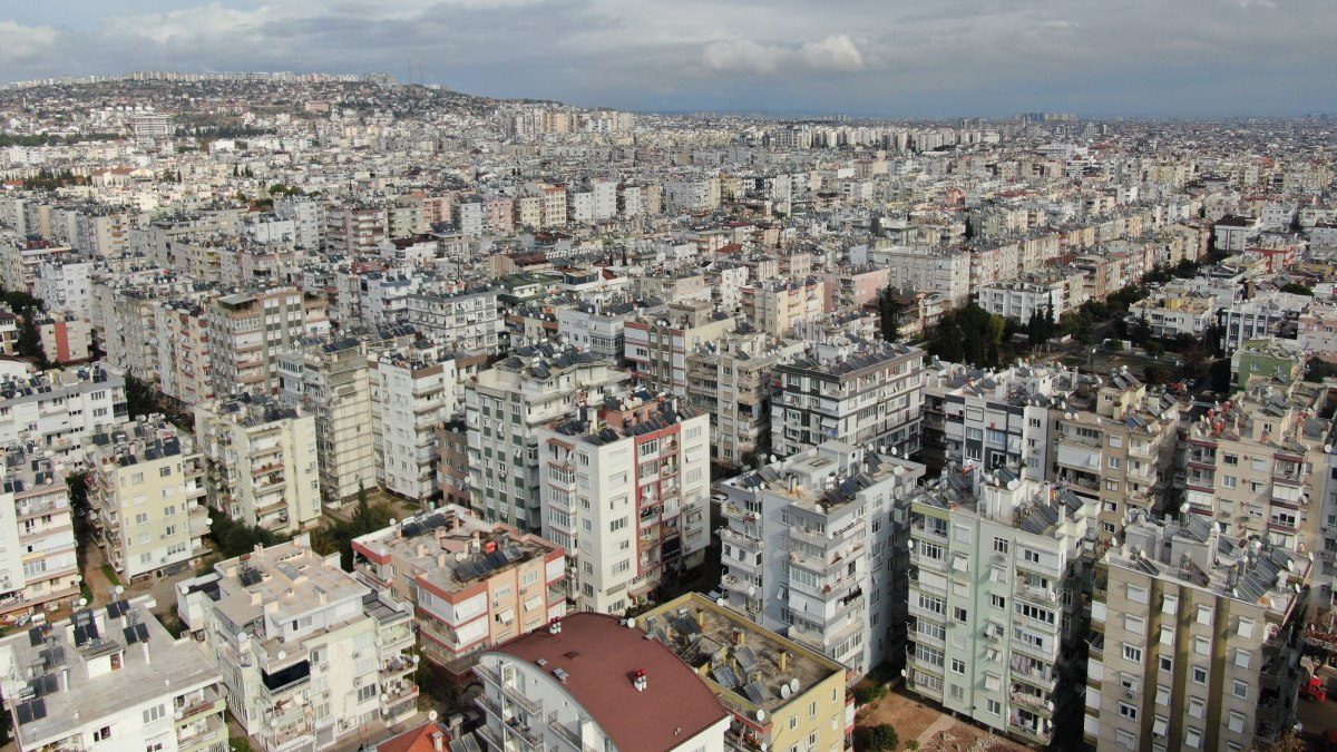 Antalya'da yüksek faiz ve konut fazlalığı fiyatları düşürdü